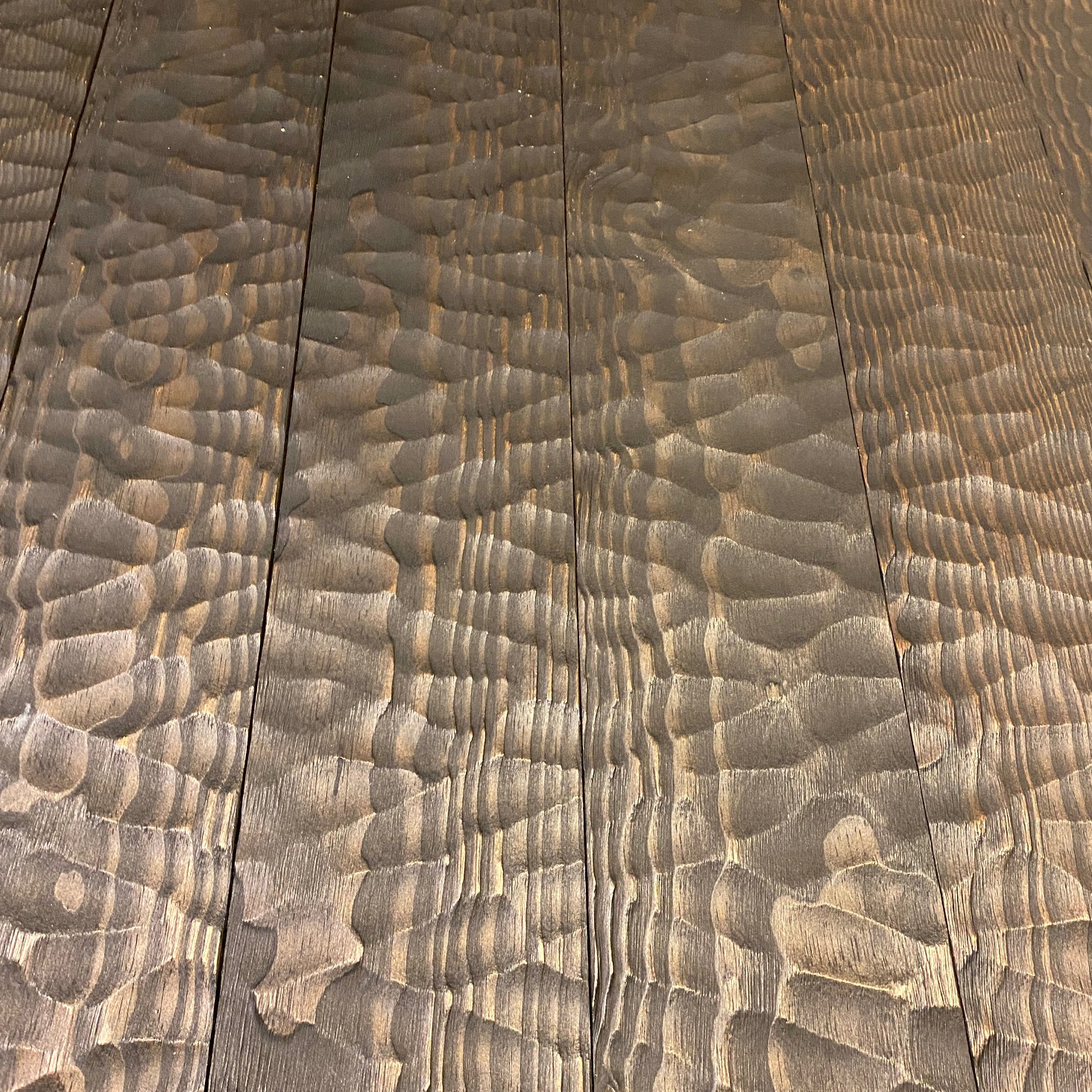 黒い床スプーンカット彫フロア